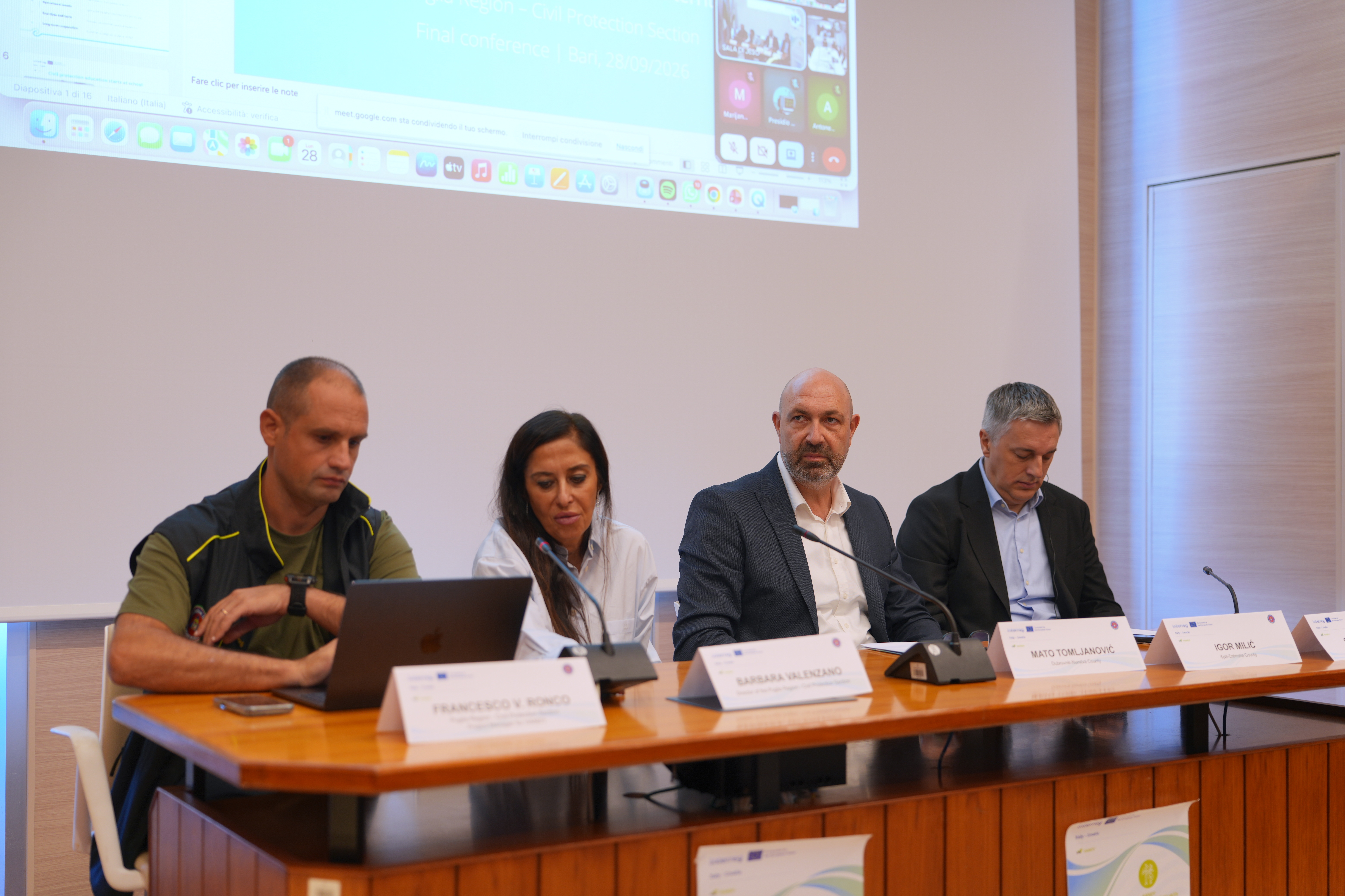 Galleria Interreg HANDY Italia-Croazia - Formazione, prevenzione e cooperazione transfrontaliera al centro dell’evento conclusivo del progetto guidato dalla Sezione Protezione Civile Regione Puglia - Diapositiva 4 di 7