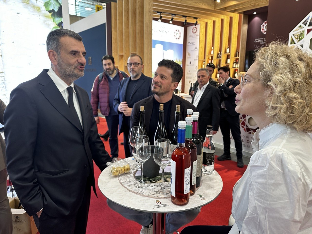 Galleria Vinitaly 2026, seconda giornata: la Puglia accelera sull’export e rafforza le connessioni tra imprese e mercati internazionali - Diapositiva 2 di 9