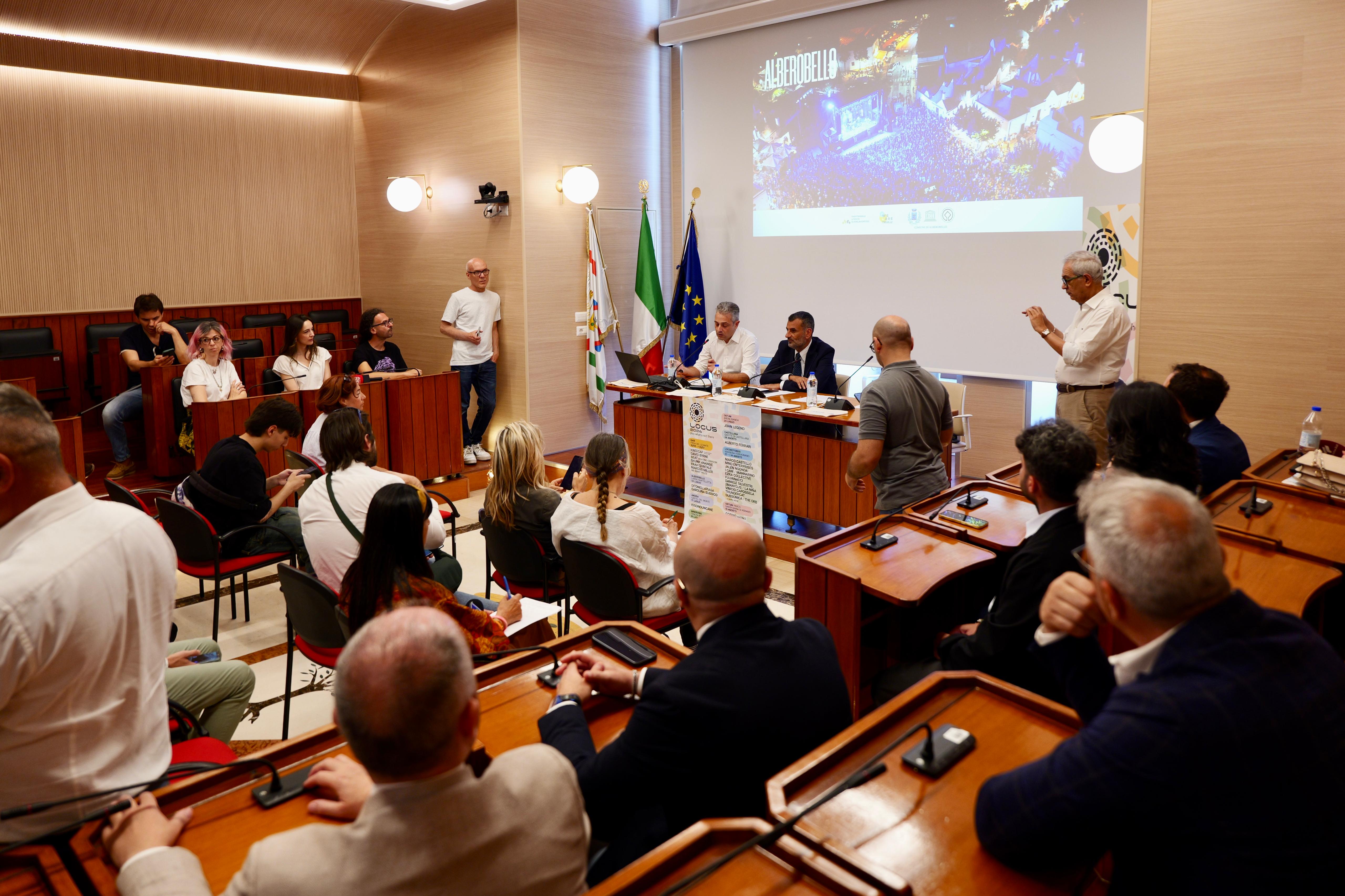 Galleria LOCUS FESTIVAL 2026, PRESENTATO IN CONFERENZA STAMPA IL PROGRAMMA DELLA XXII EDIZIONE - Diapositiva 3 di 7
