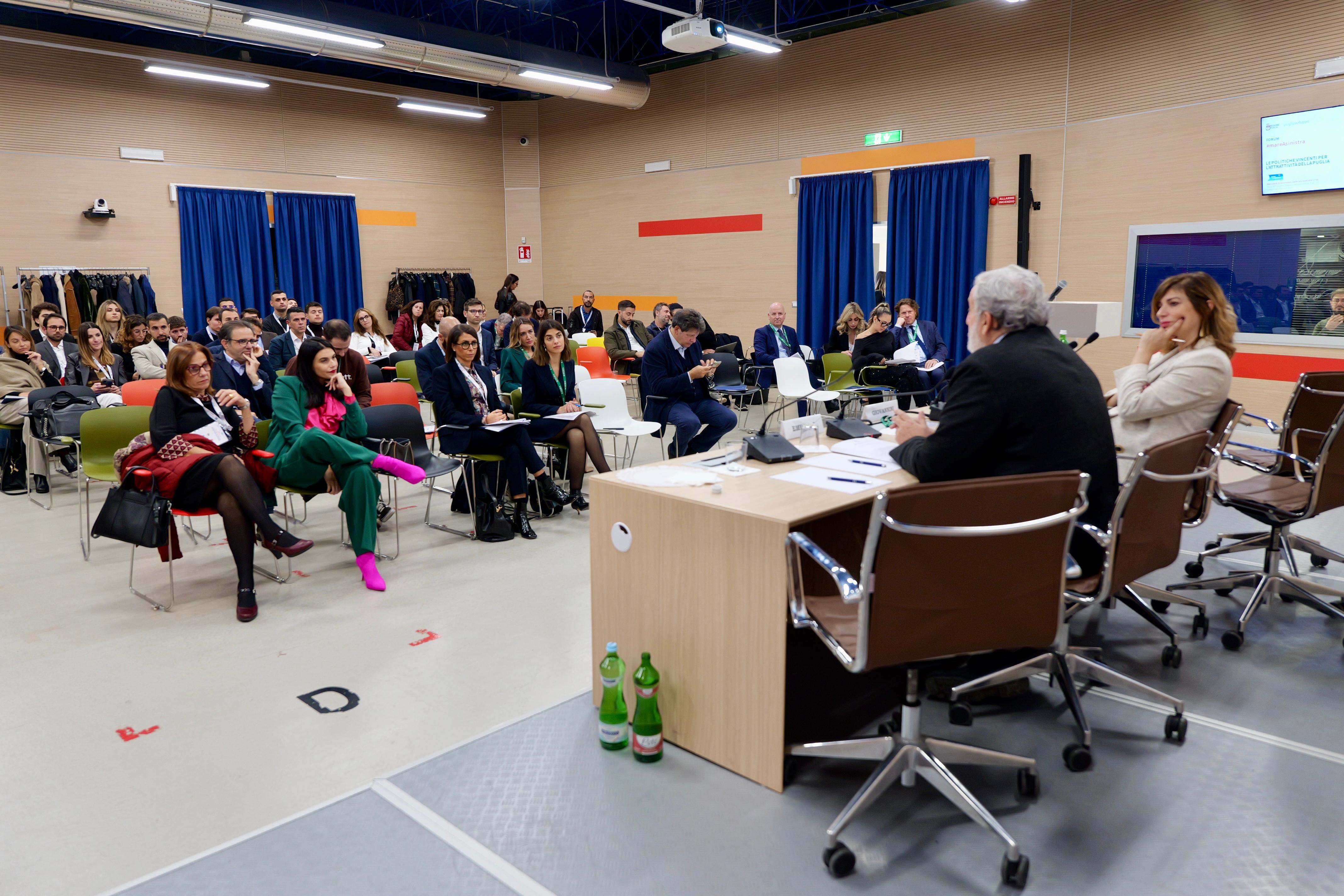 Galleria Bari, Emiliano chiude il Forum #mareAsinistra alla Fiera del Levante: “Lavoriamo per riportare in Puglia i tanti talenti sparsi per il mondo” - Diapositiva 6 di 6