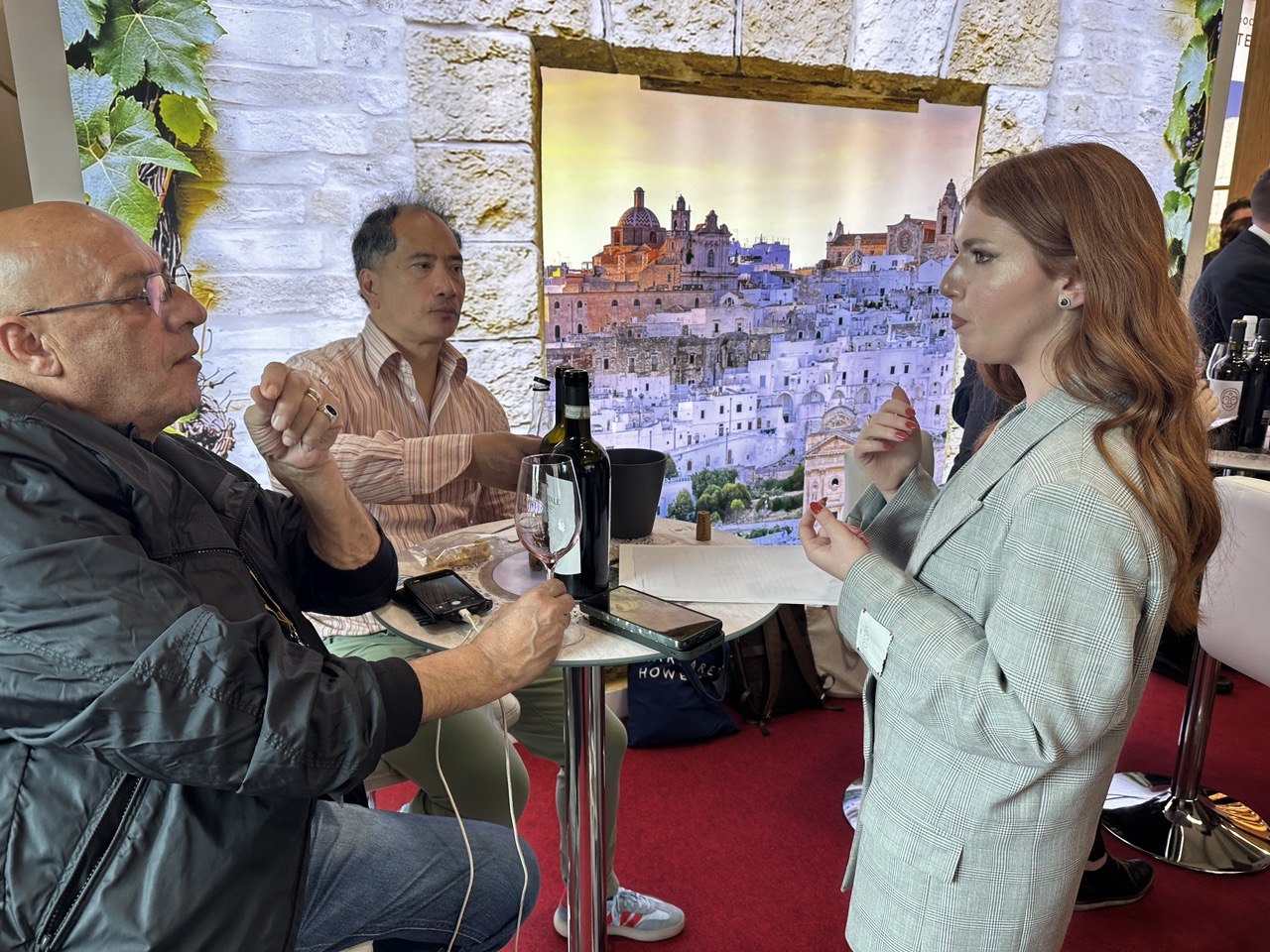 Galleria Vinitaly 2026, seconda giornata: la Puglia accelera sull’export e rafforza le connessioni tra imprese e mercati internazionali - Diapositiva 3 di 9