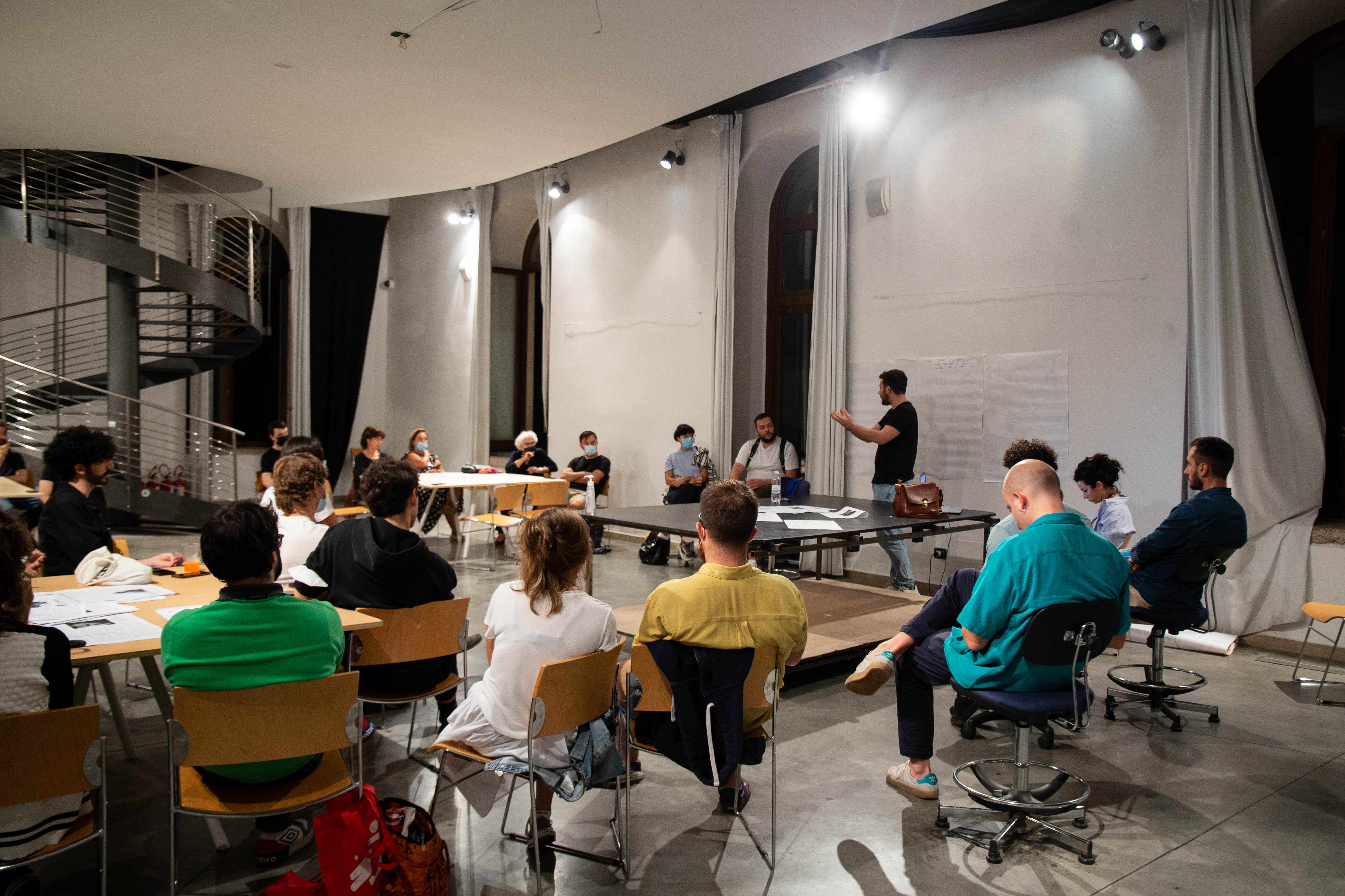 Assemblea pubblica